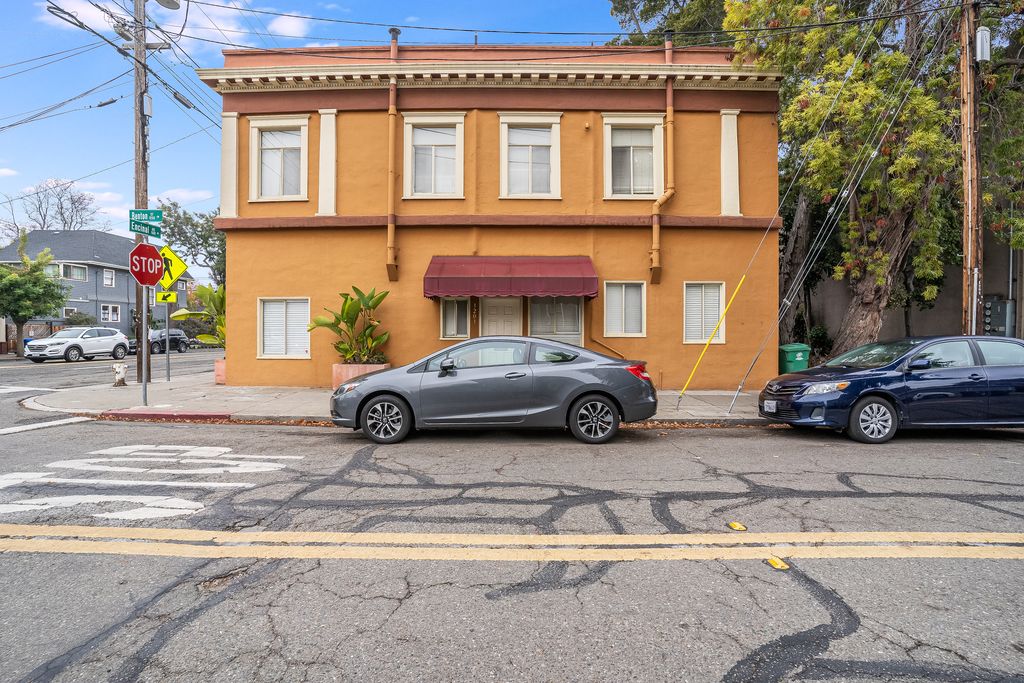 1203 Benton St.
