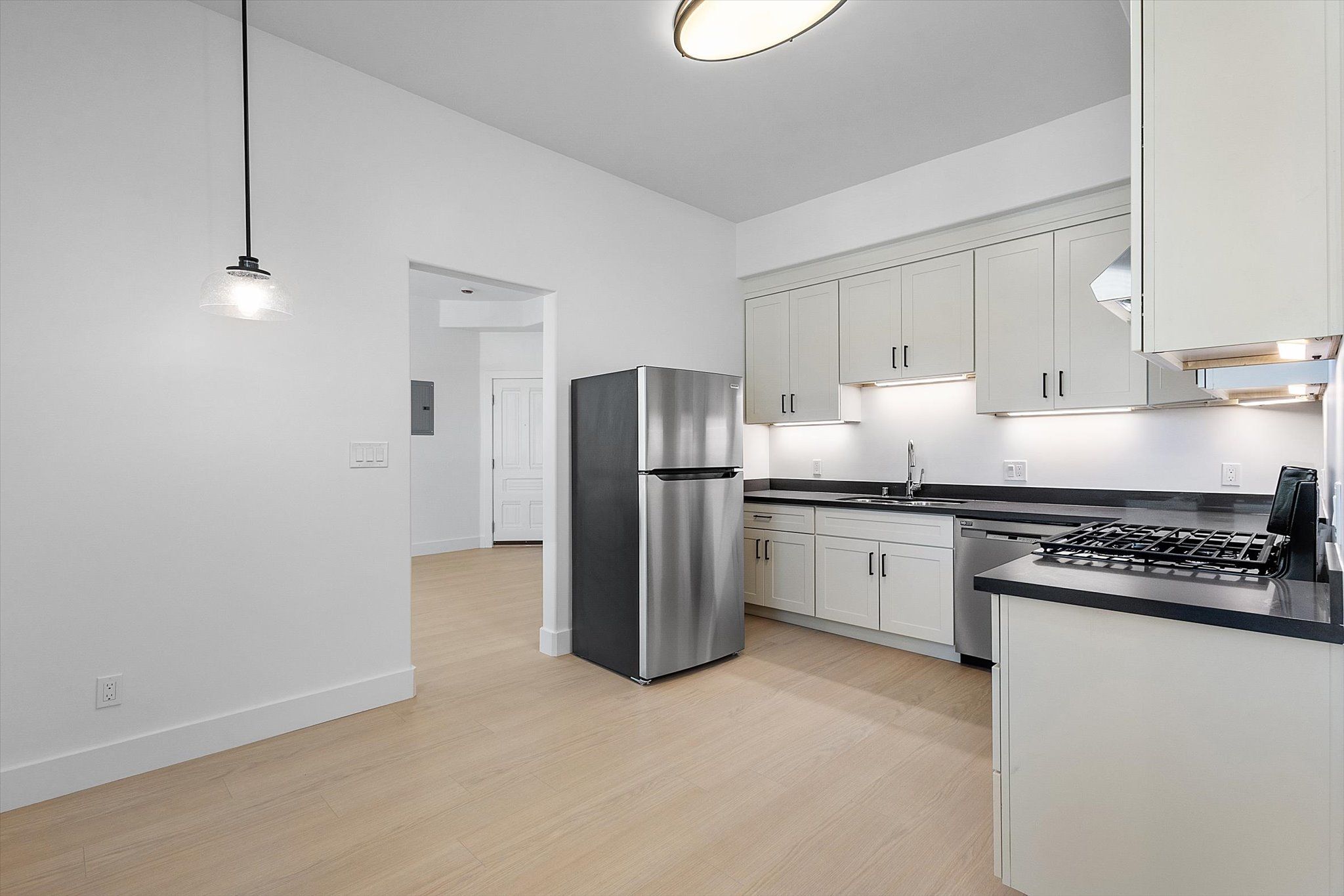 1533 Lafayette St #4