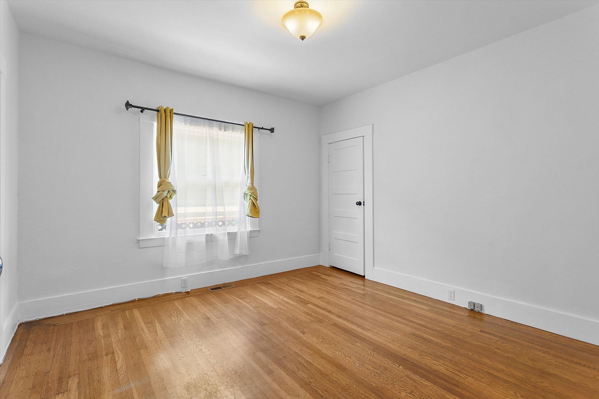 2516 Encinal Ave