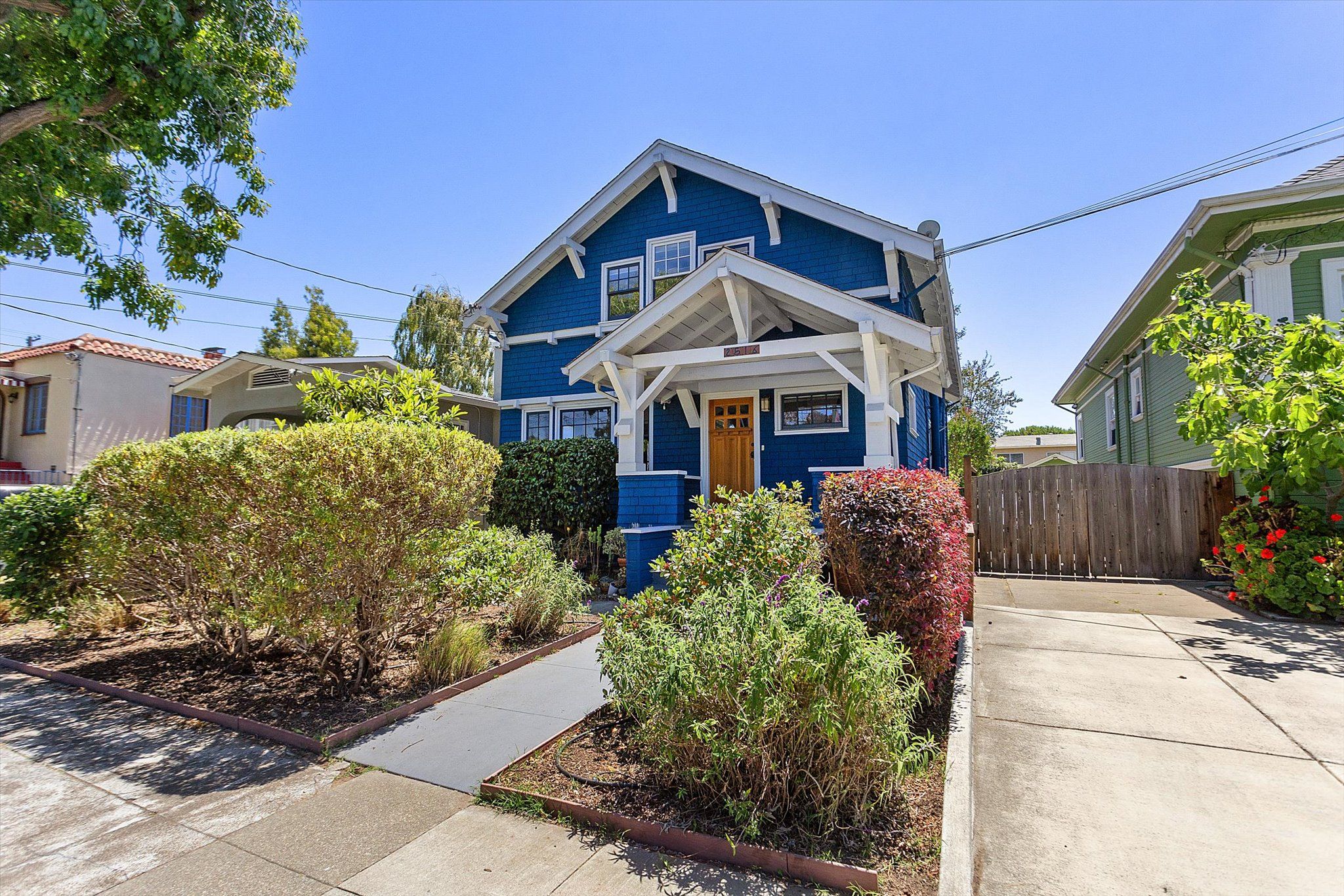 2516 Encinal Ave