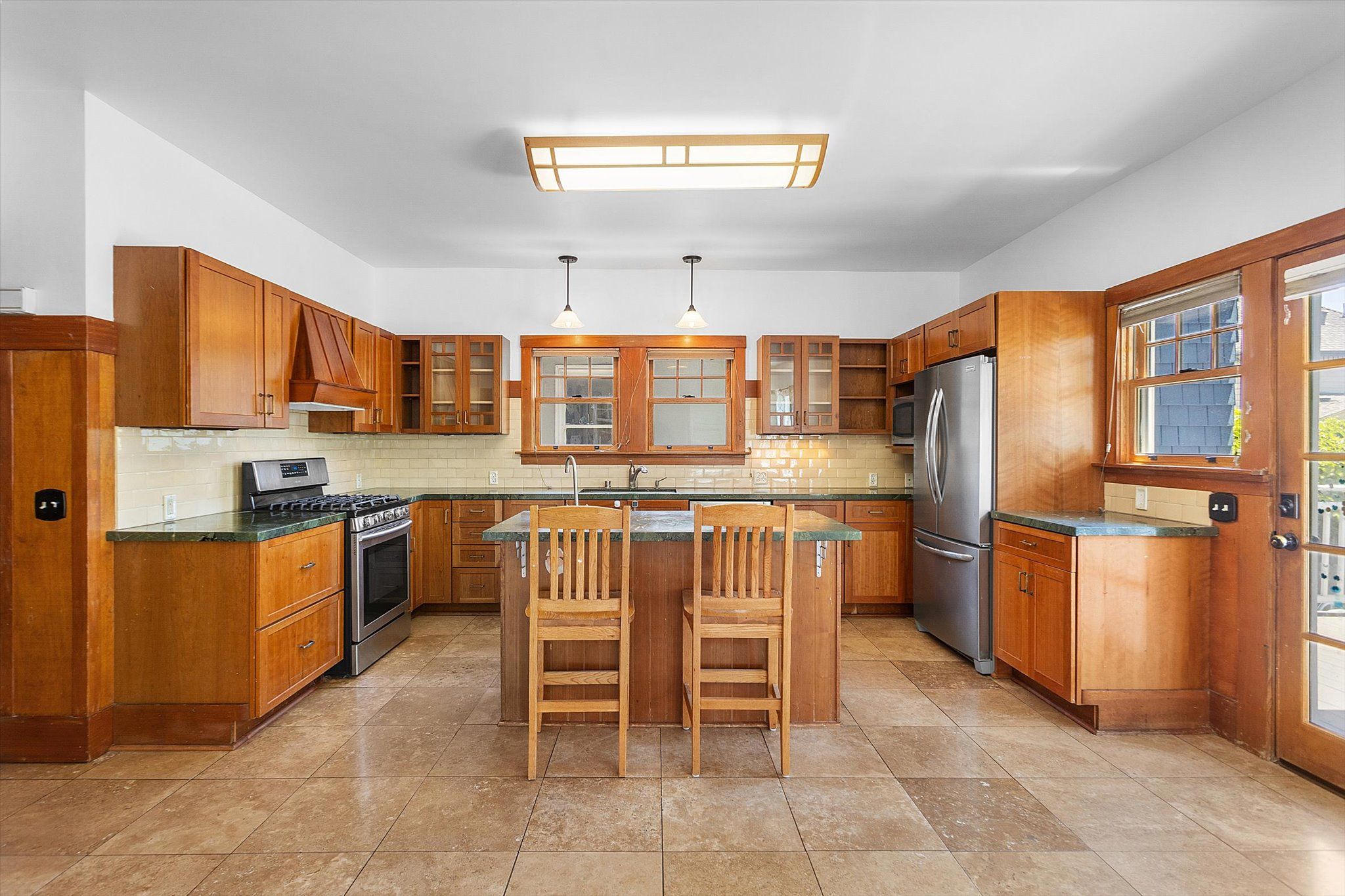 2516 Encinal Ave