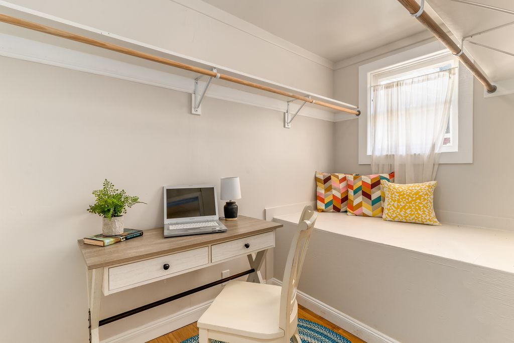 1324 1/2 Pearl Street