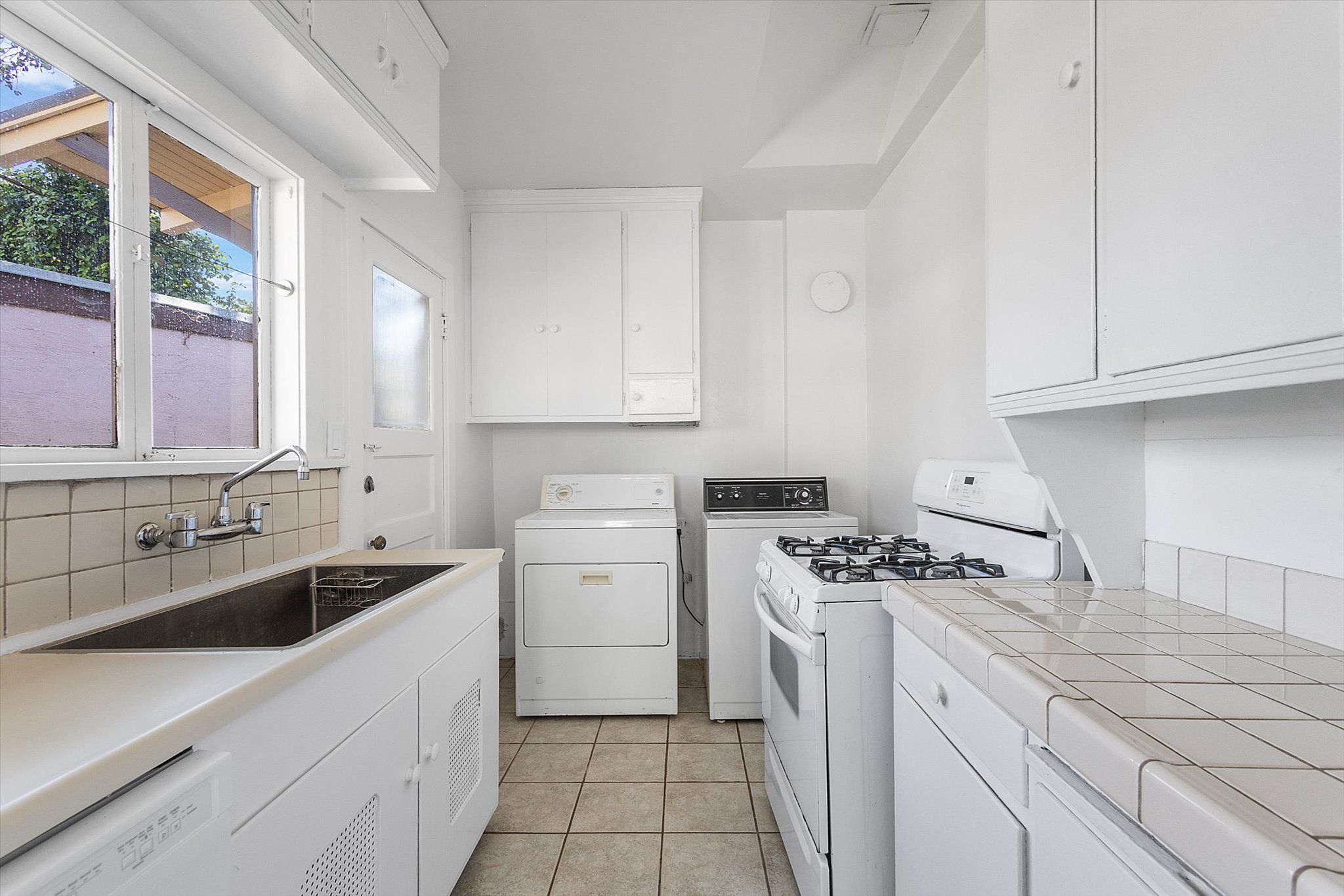 2138 Clinton Ave #A