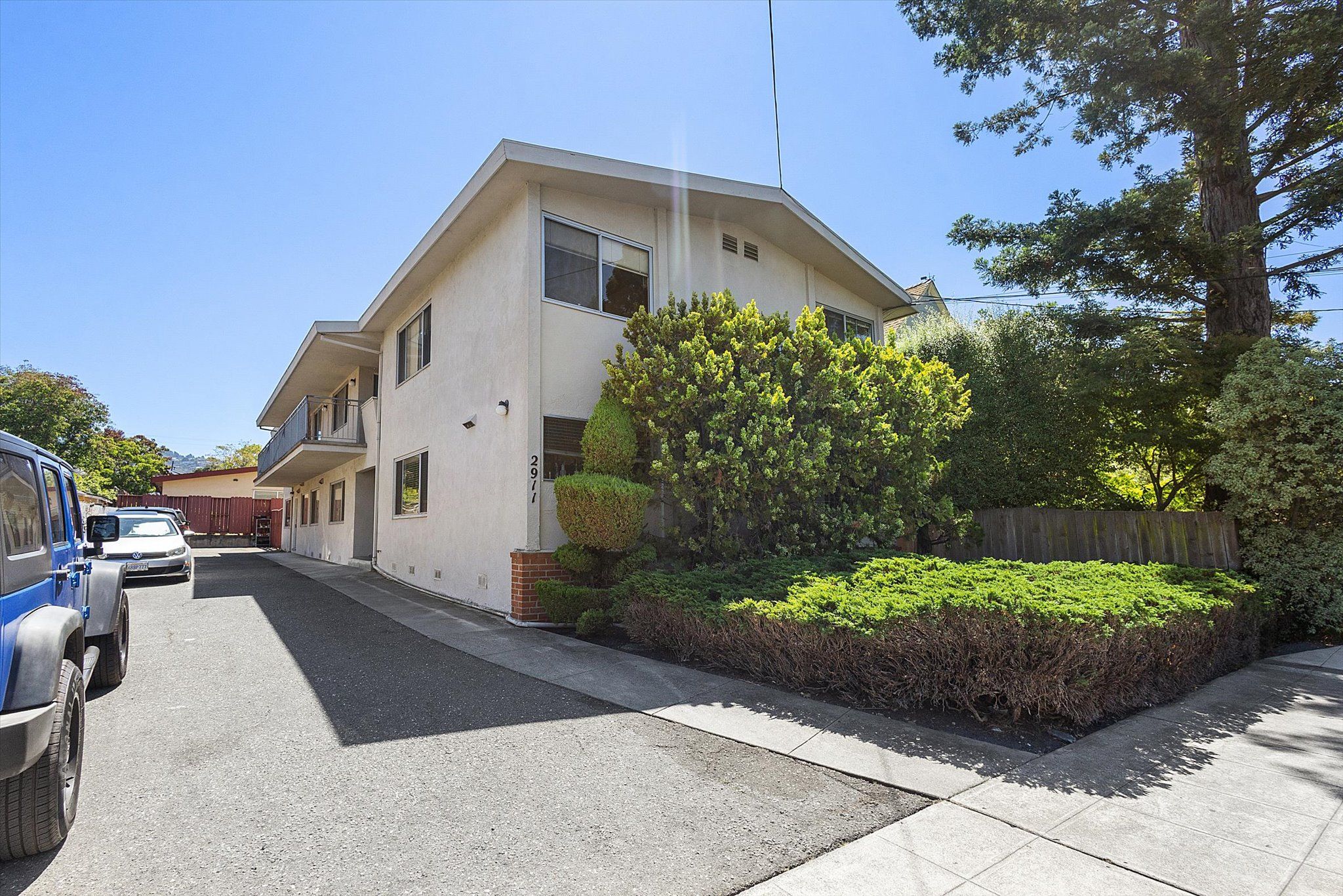 2911 Deakin St #3