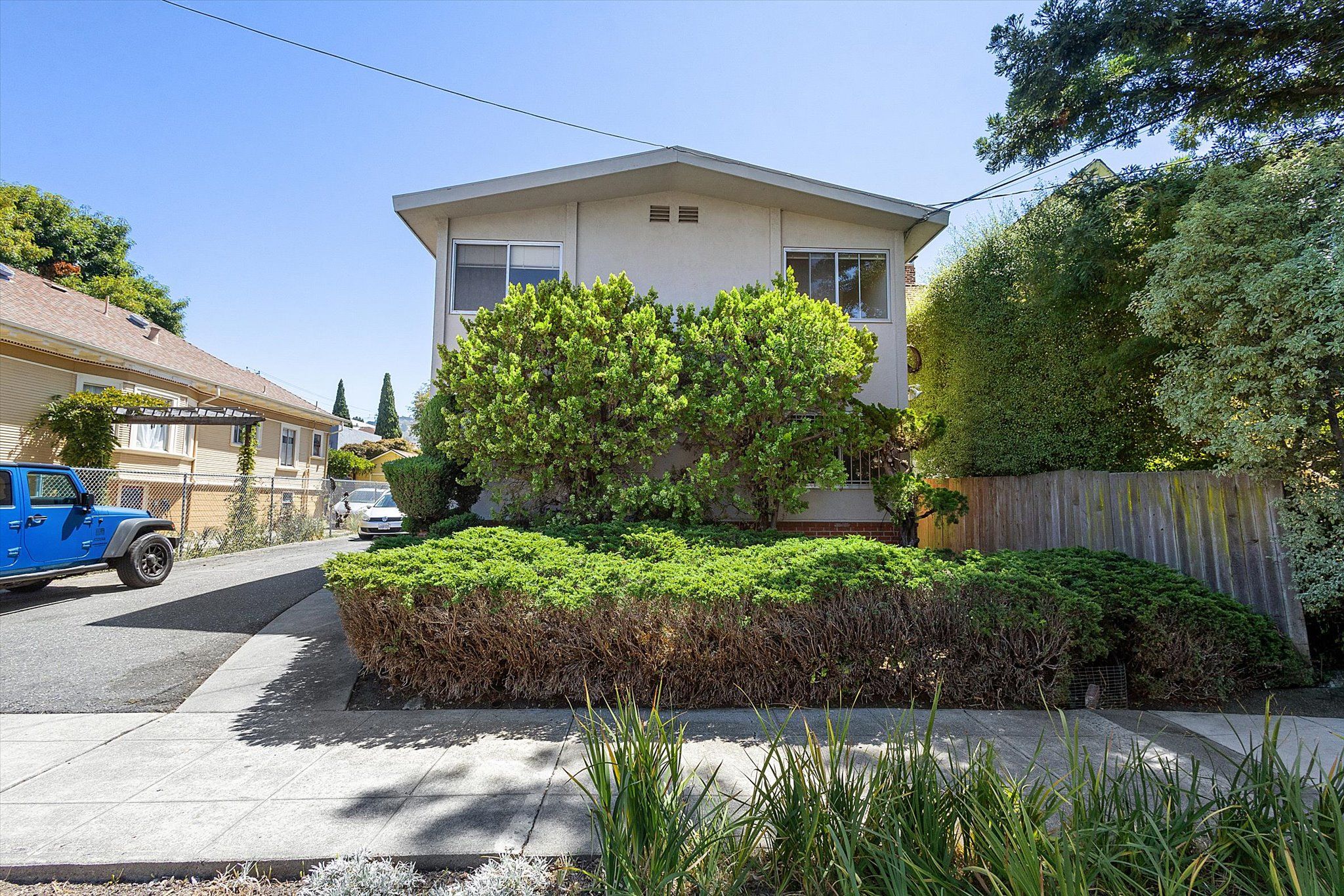 2911 Deakin St #3
