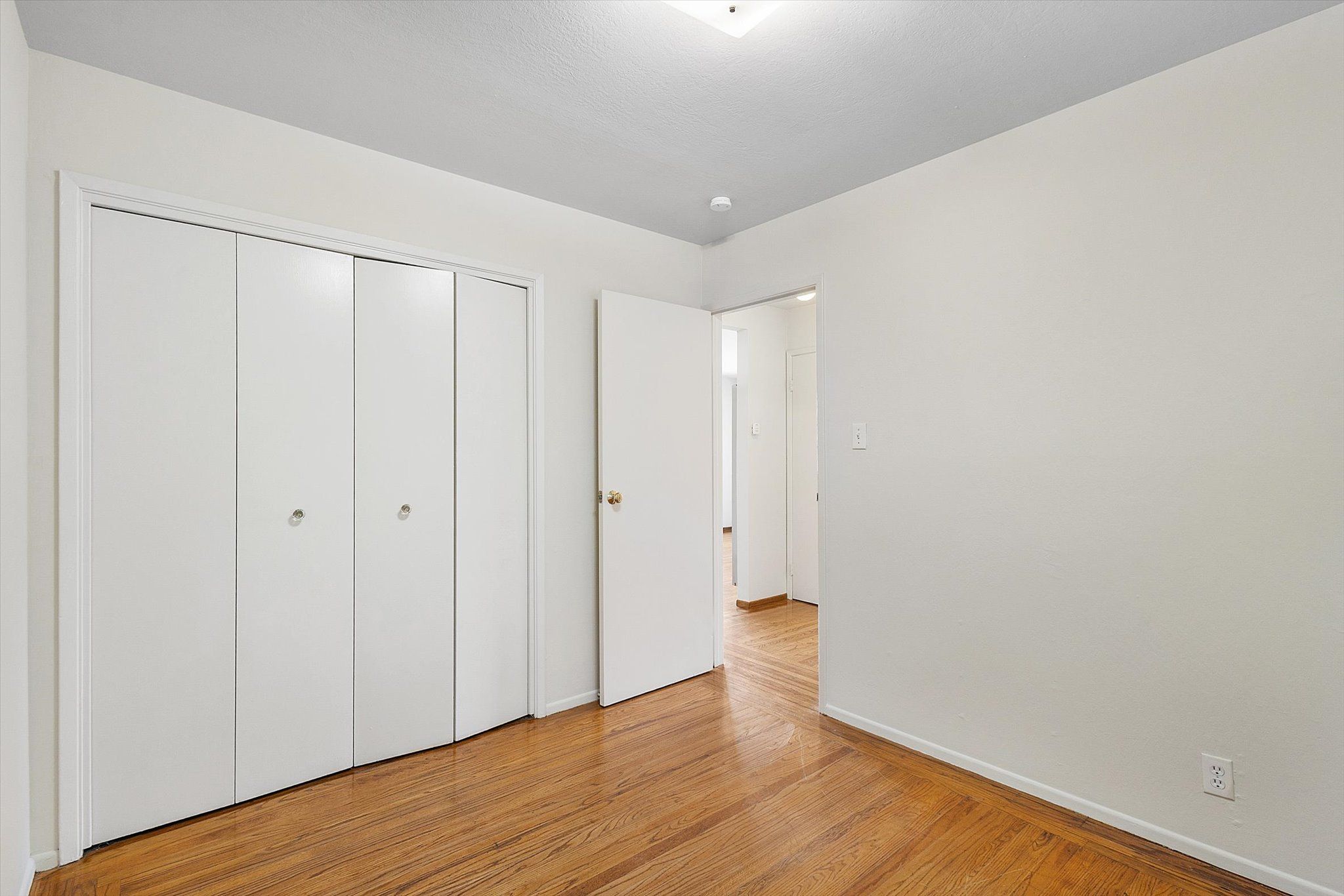 2911 Deakin St #3