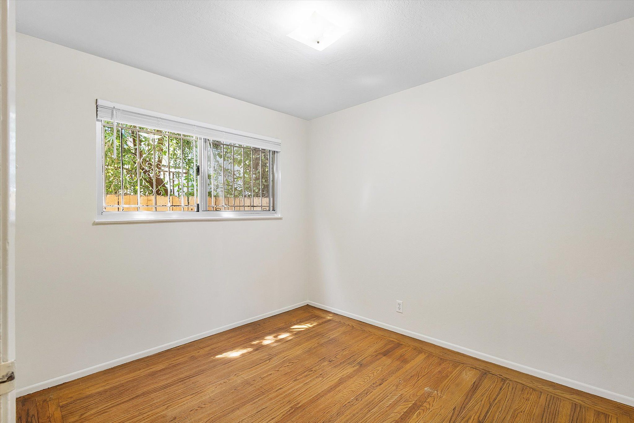 2911 Deakin St #3