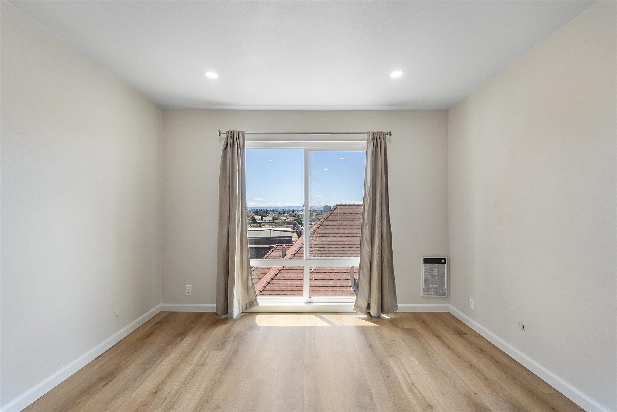 528 Merritt Ave #307