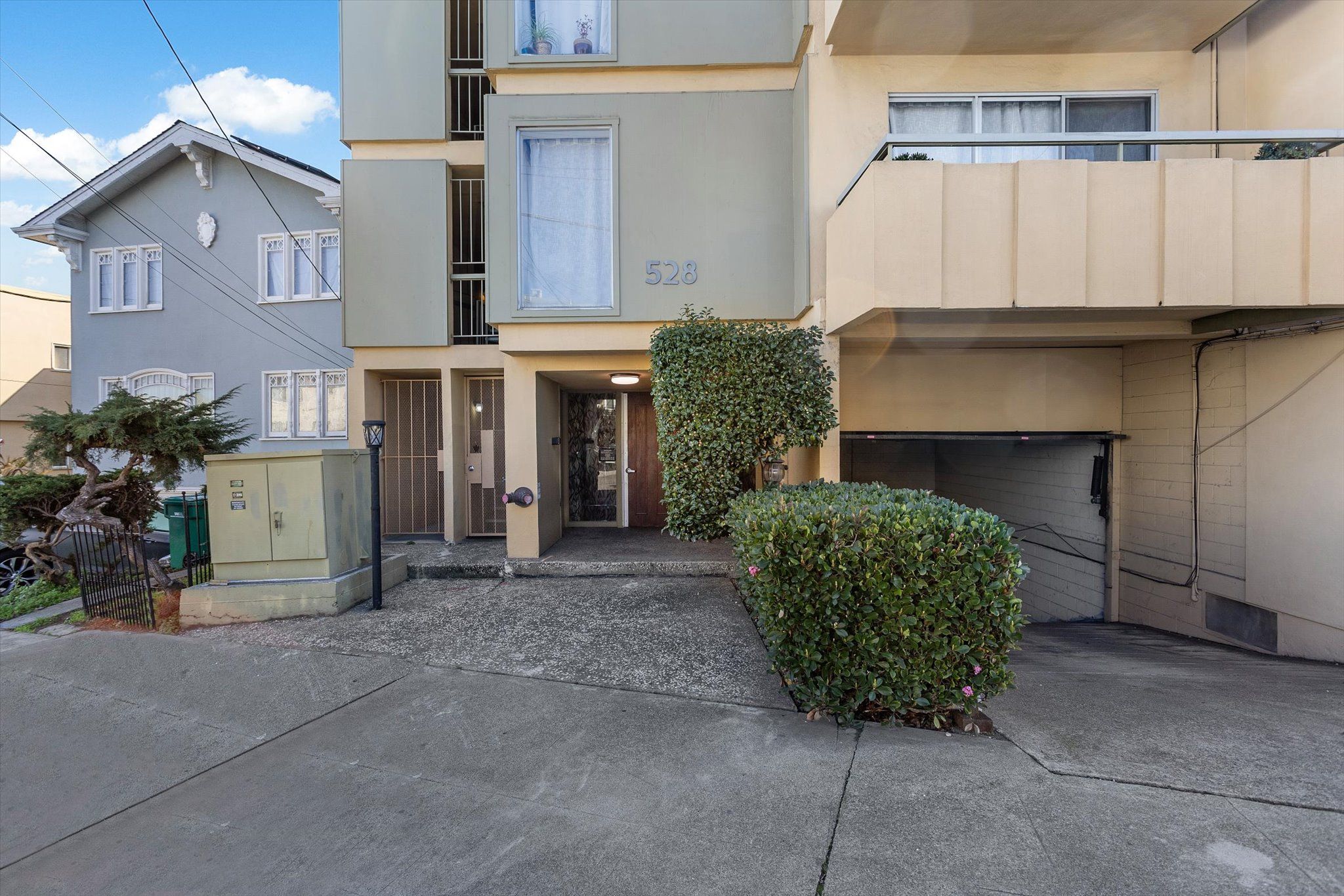 528 Merritt Ave #307