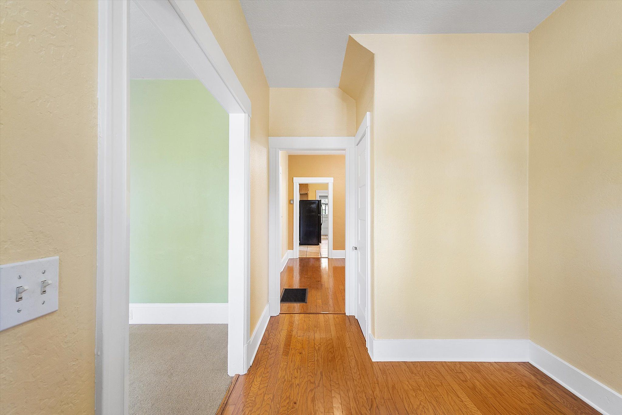 1044 1/2 Central Ave