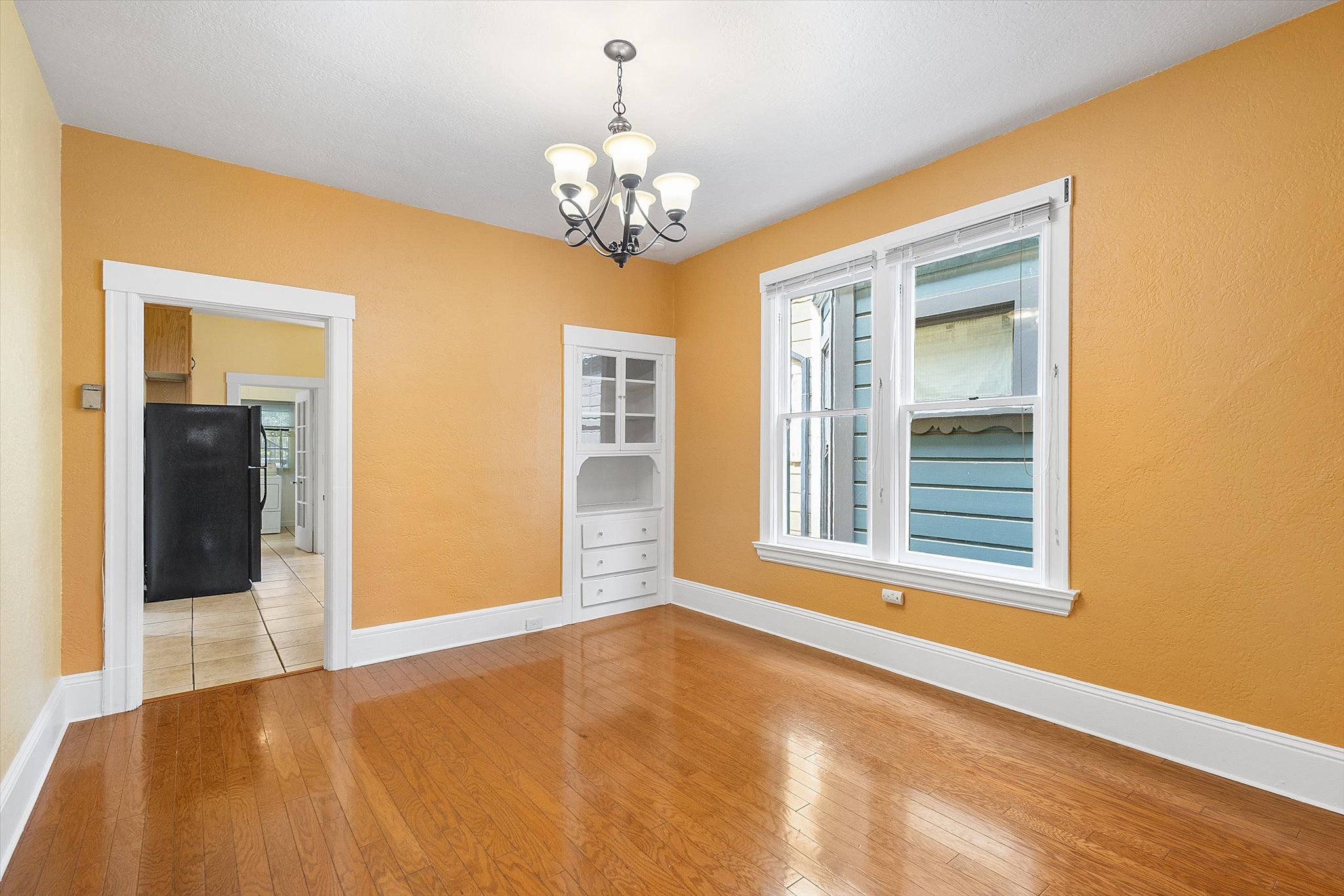 1044 1/2 Central Ave