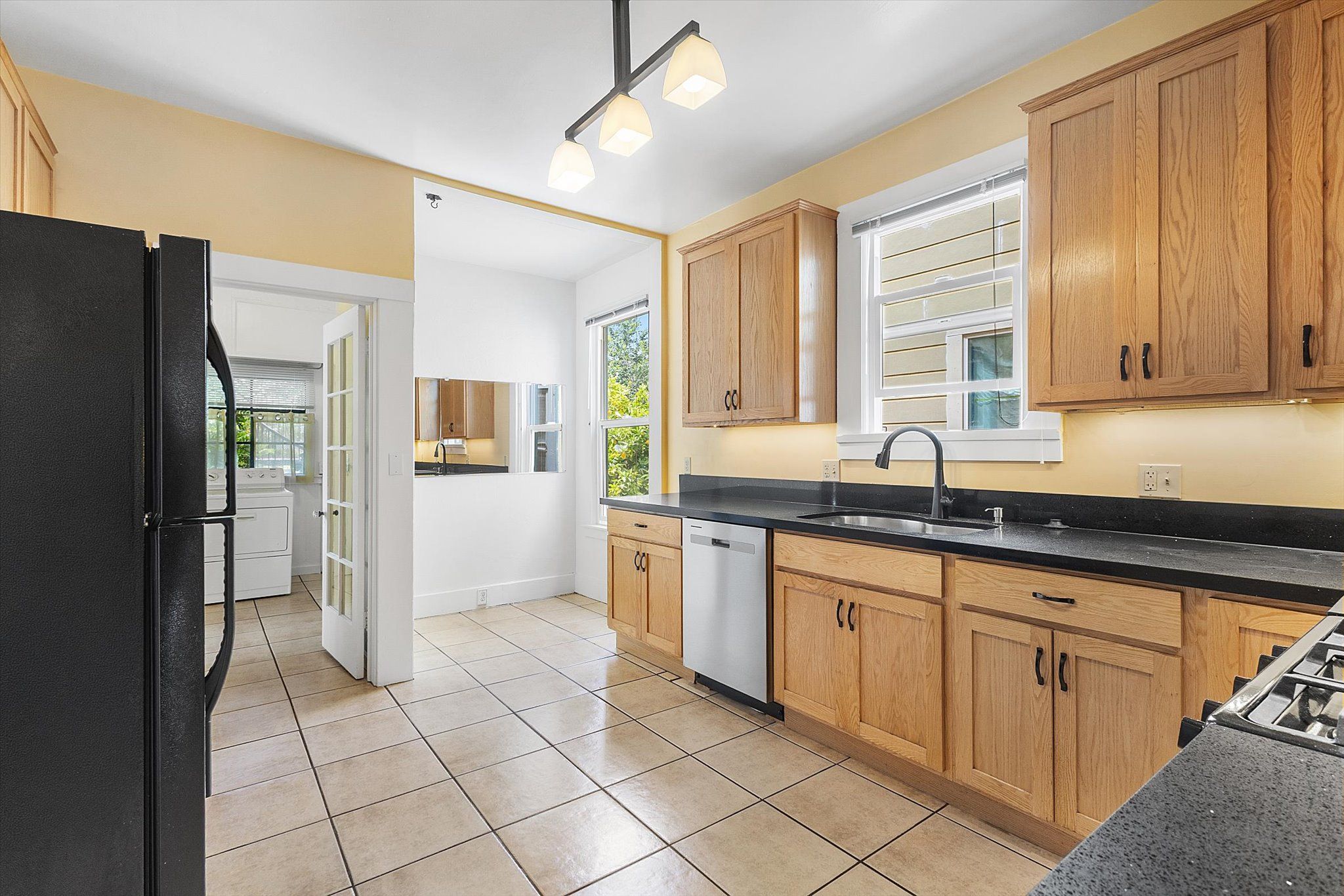 1044 1/2 Central Ave