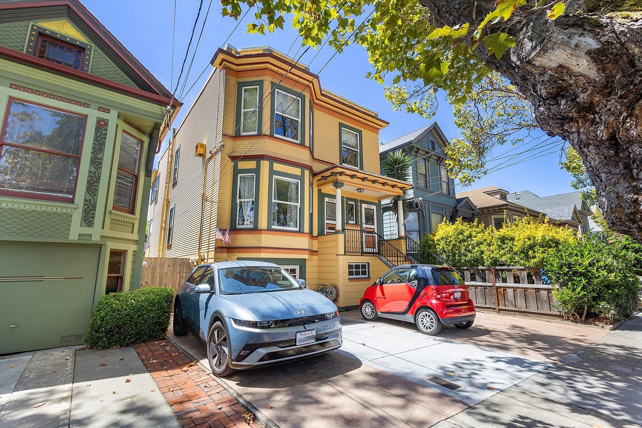 1044 1/2 Central Ave