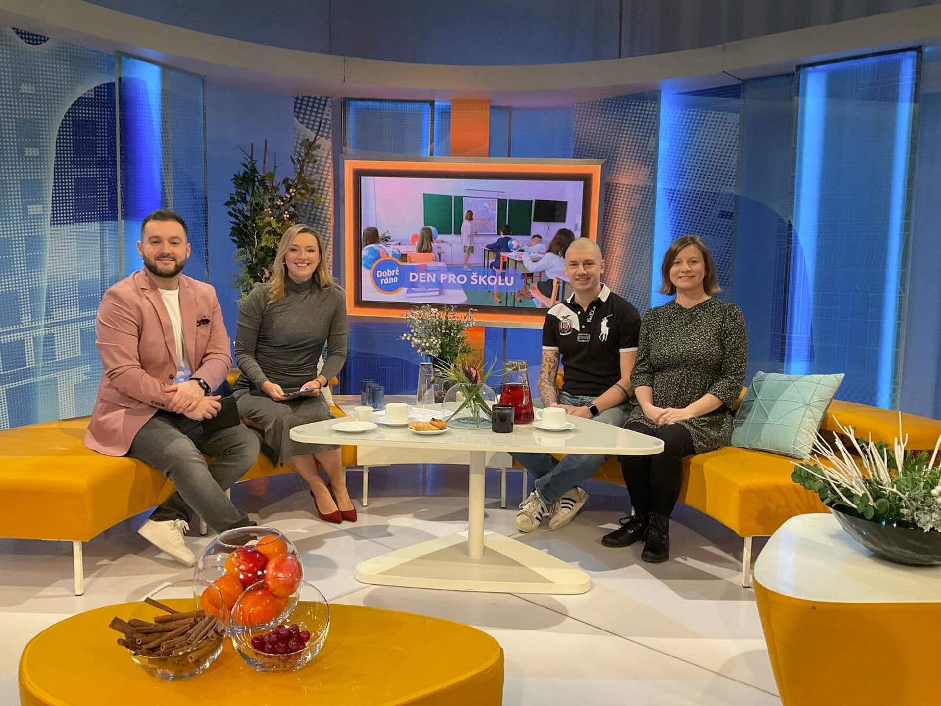 Rozhovor o projektu Den pro školu v Dobrém ránu na ČT