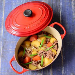 LE CREUSET(ル・クルーゼ）シグニチャー ココット・オーバル 25cm チェリーレッド(ブラックツマミ)の写真２