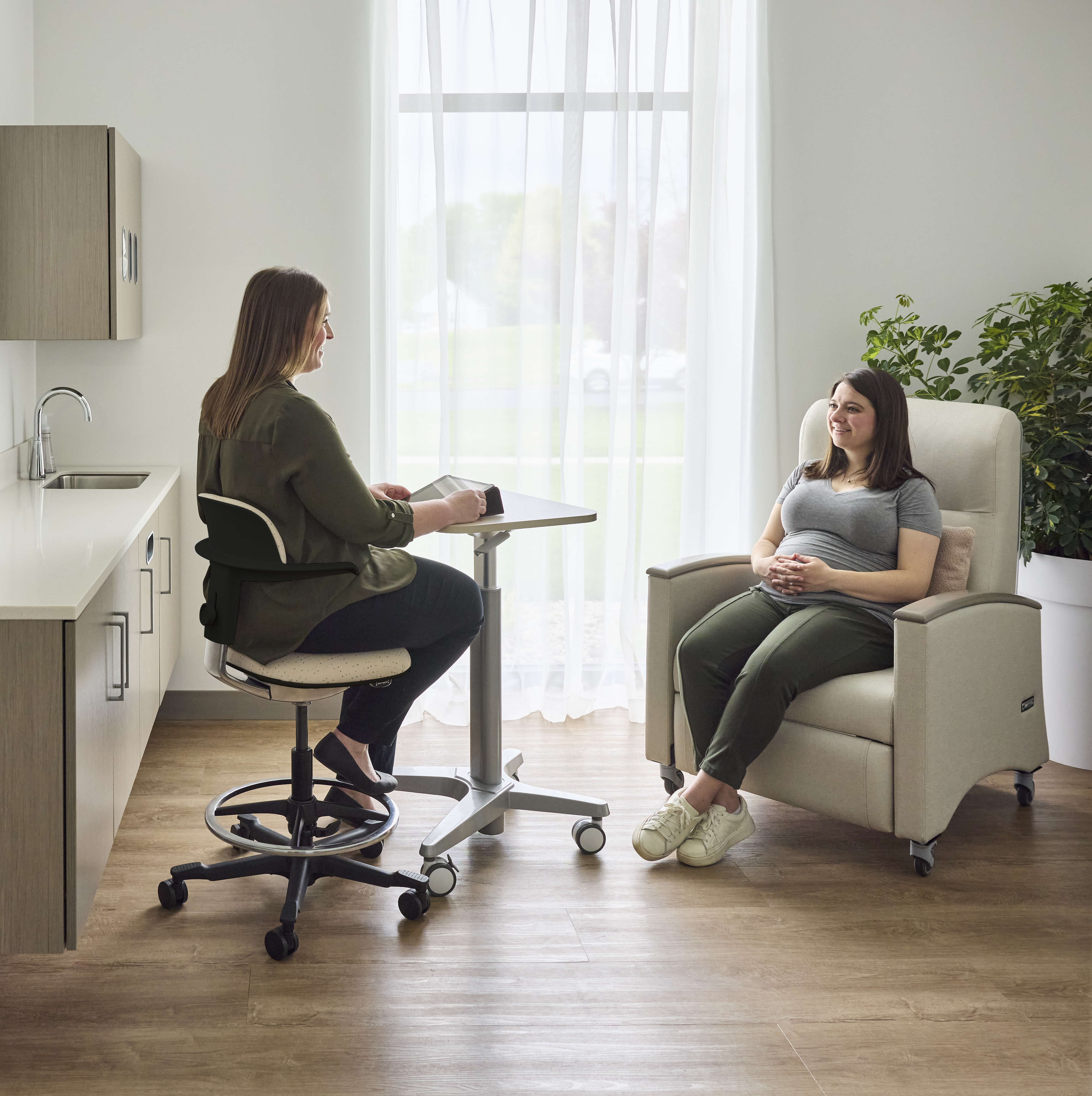 alterna-rolli-aidin-behnti-meadow-patient-healthcare-07