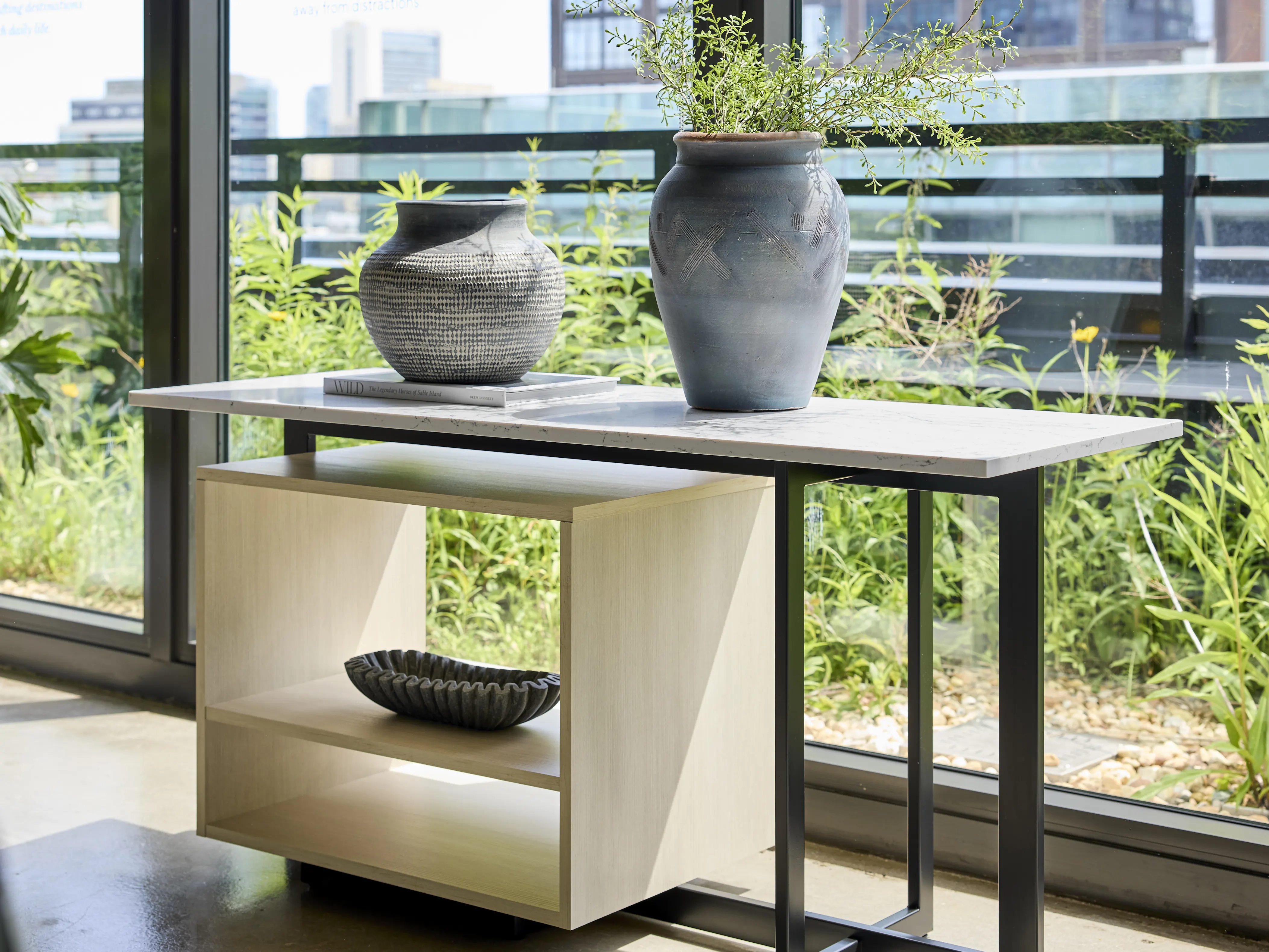 chicago-showroom-2024-zone4-daymora-console-table