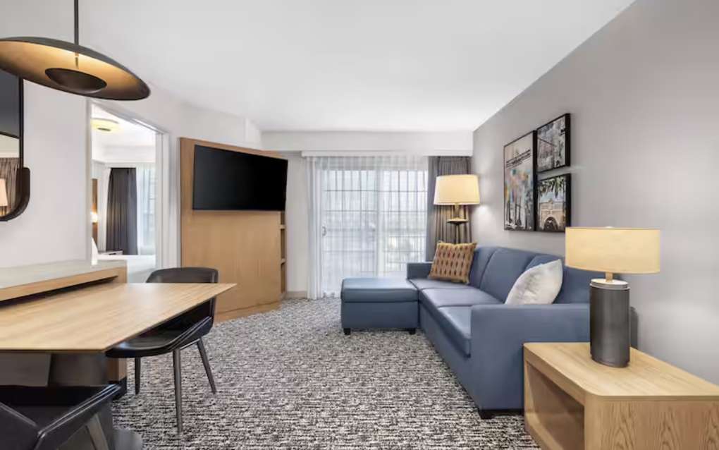sanlshw-one-bedroom-living-room_copy