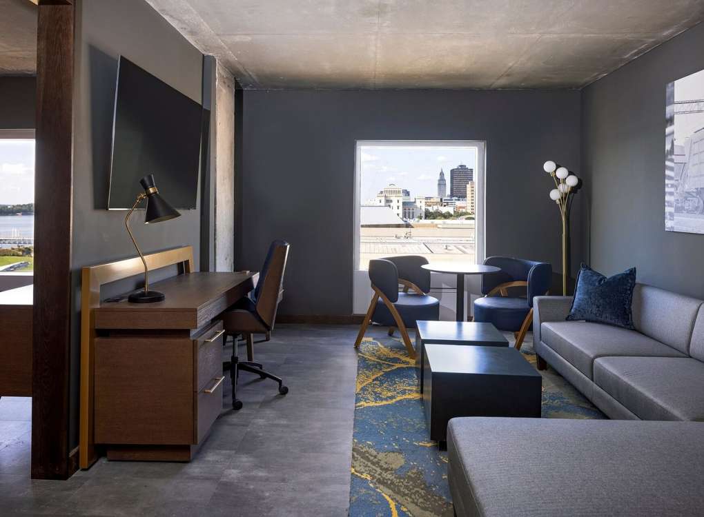 signature-suite-living_2