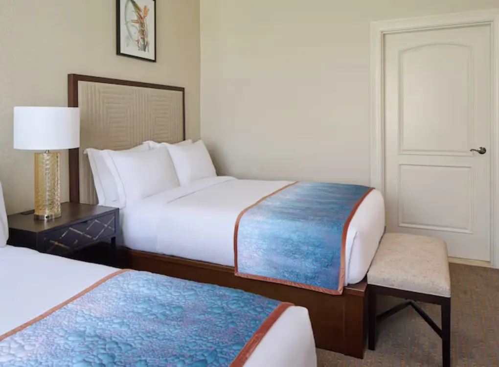 koakl-hi-res-ph1-1-bdrm-dlx-2-dbls-and-2-3-bdrm-acc-roll-in-master-inward