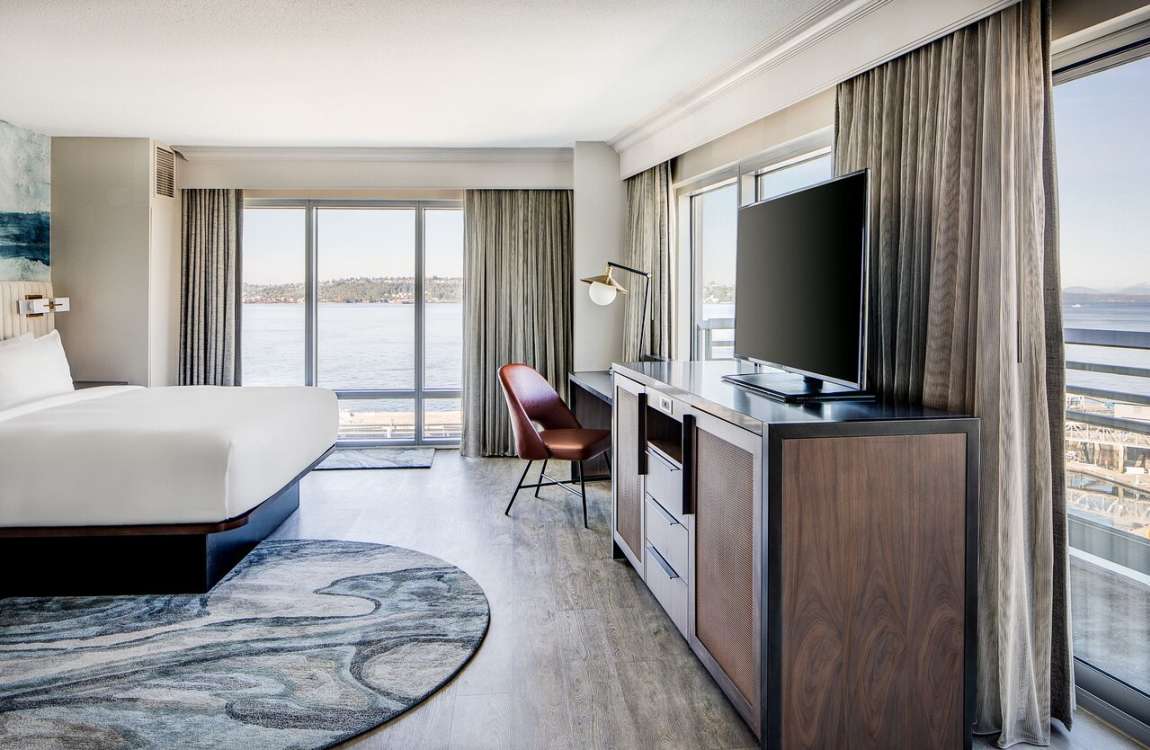 corner-king-guest-room