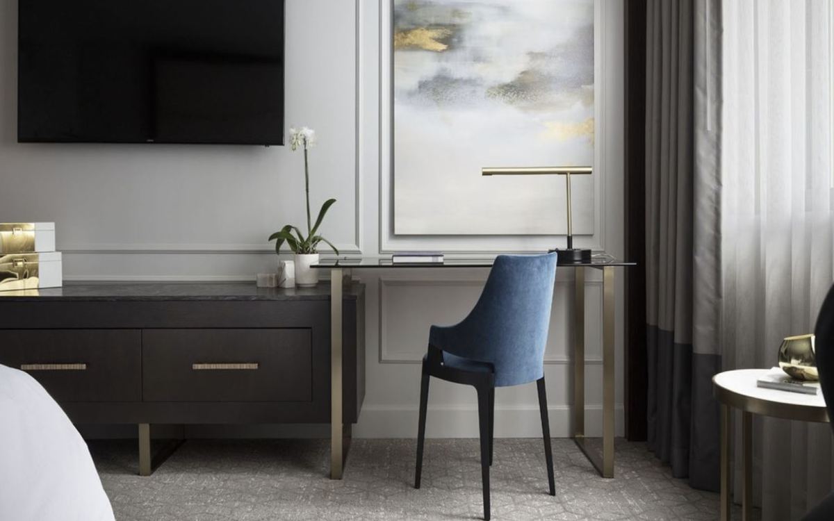 JWMMia_Desk