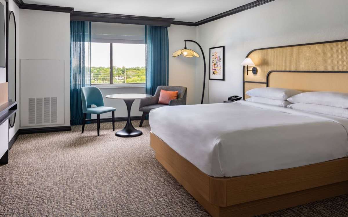br-pbirh-king-guest-room-55970_Wide-Hor