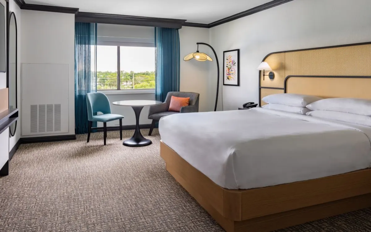 br-pbirh-king-guest-room-55970_Wide-Hor