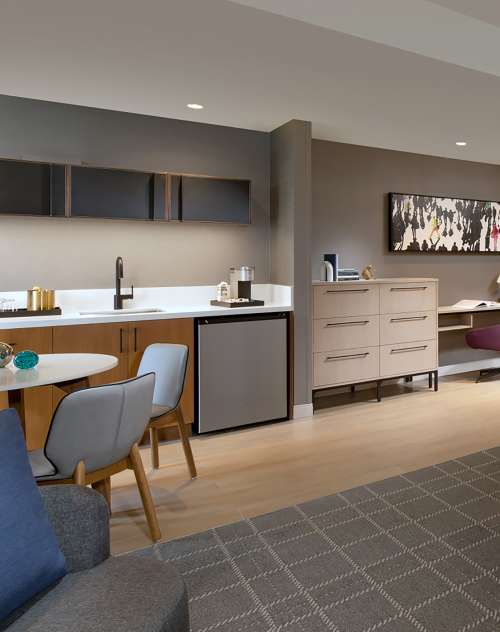 KH-TWH-Junior-Suite-Queen-Queen-Lounge-Crop