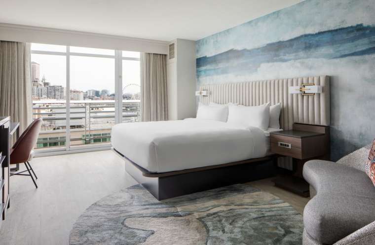 mc-seawf-king-room-balcony-75184_Classic-Hor