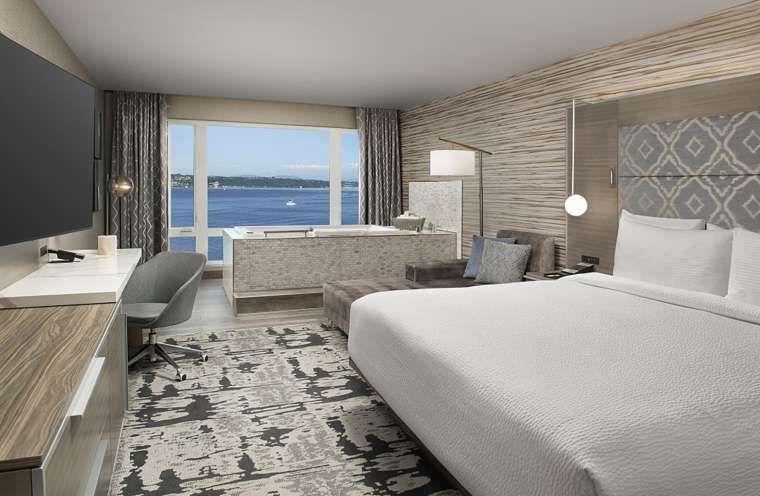 KH-SCHTPRW-King-Suite-Jacuzzi-Waterview
