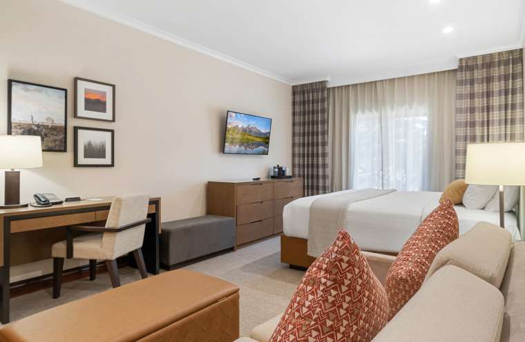 lodgeatjacksonholethe-hotelroomsinjacksonwyoming-premierking-04-669e67b0b1fc5