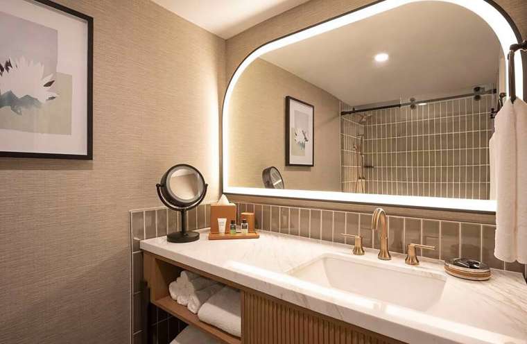 KH-TSRS-Guest-Room-Vanity