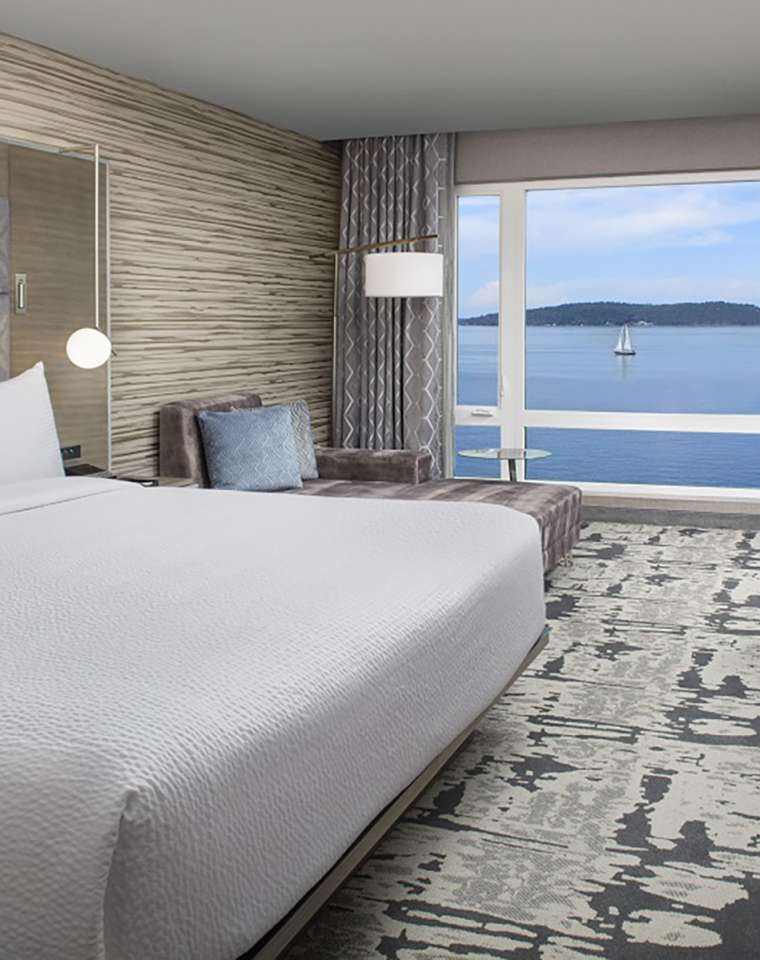 KH-SCHTPRW-King-Guest-Room-Waterview