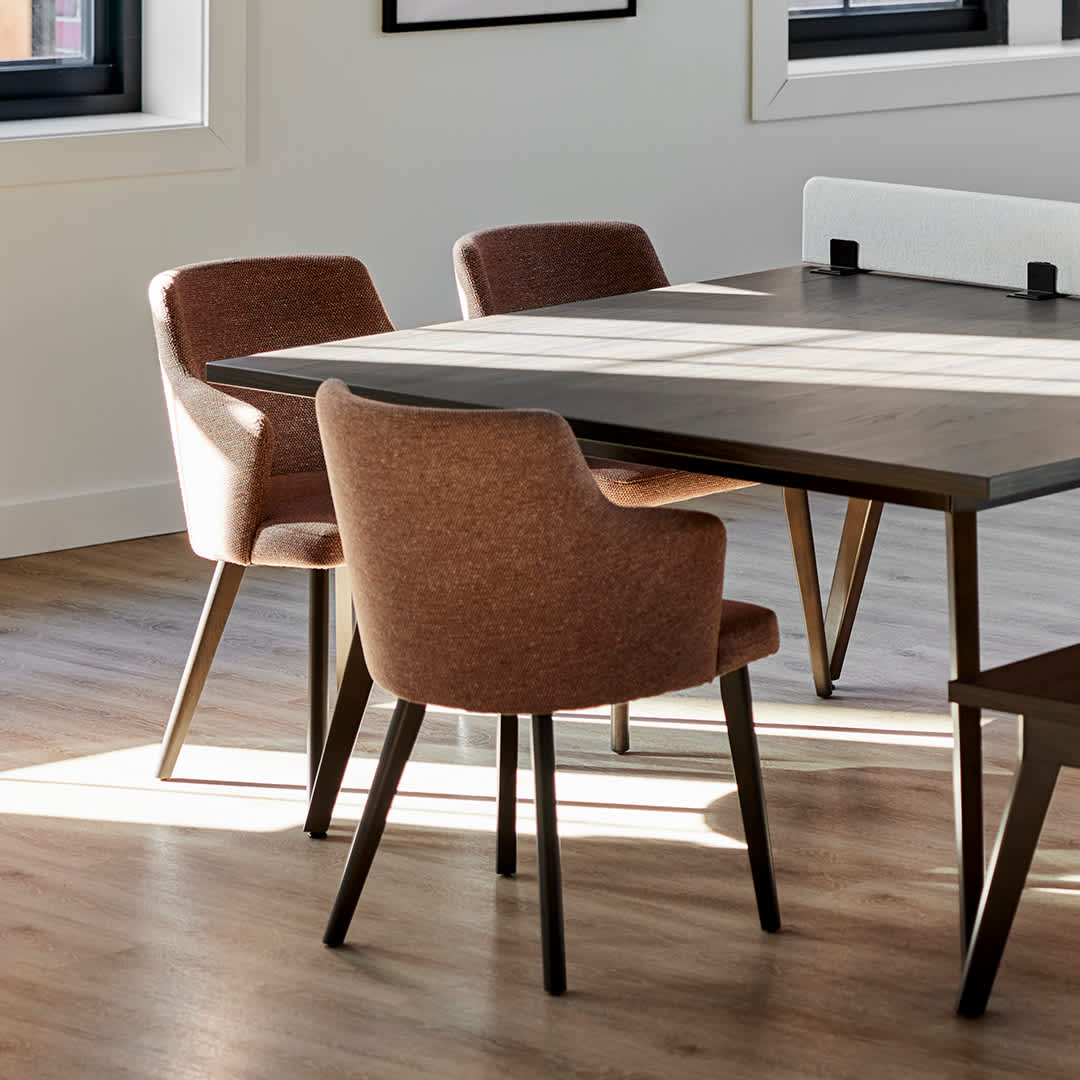 MicrosoftTeams-image_22-Side & Guest Seating