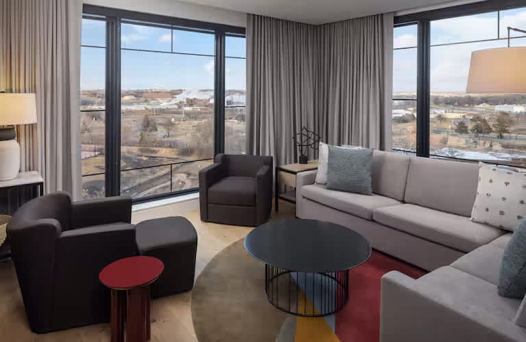 k1zfu1-presidentl-1-kg-1-bdrm-ste-presidential-suite-living-room