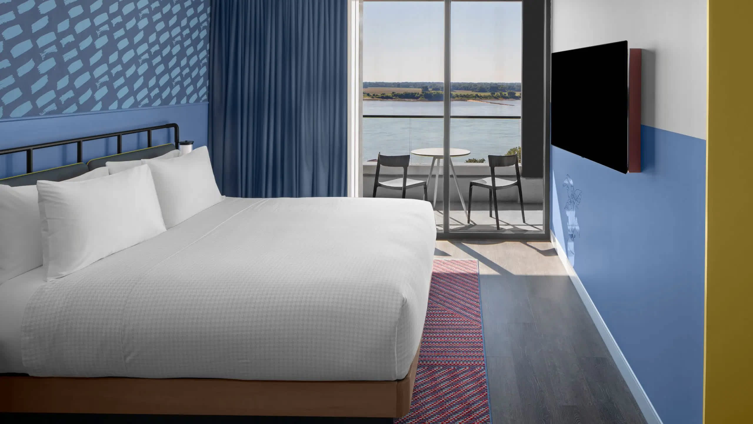 MEMCP-P0026-King-Suite-River-View