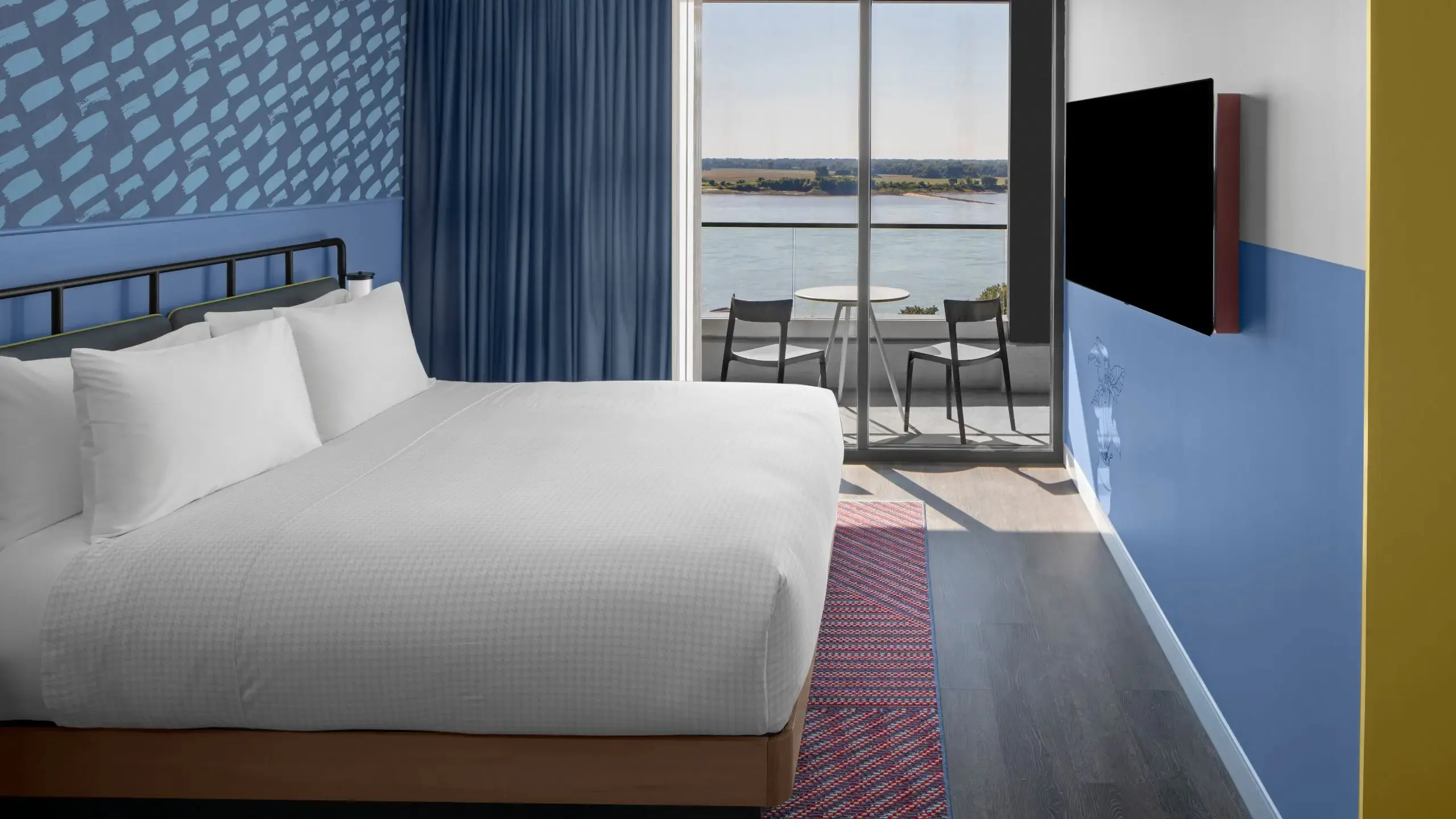 MEMCP-P0026-King-Suite-River-View