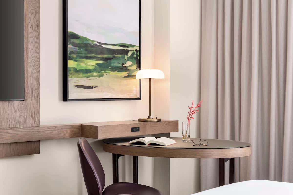 KH-DoubleTree-by-Hilton-Abilene-Desk_Detail-2