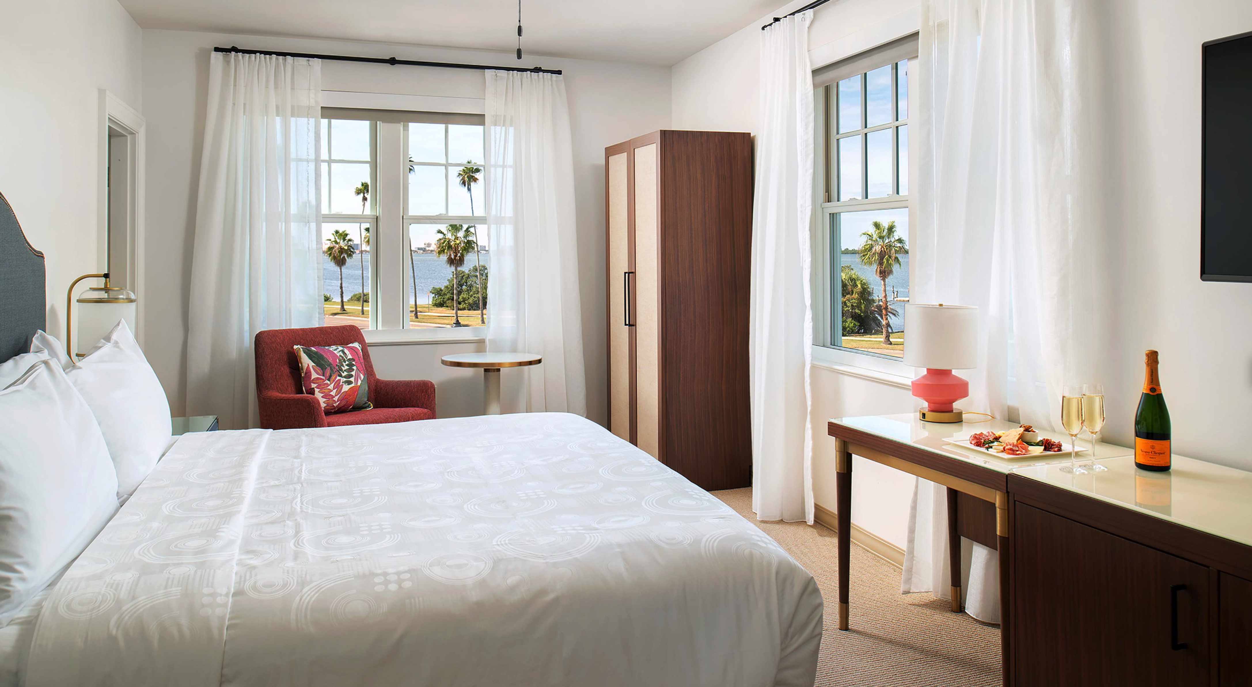 KH-FH-Classic-King-Guest-Room-Waterview