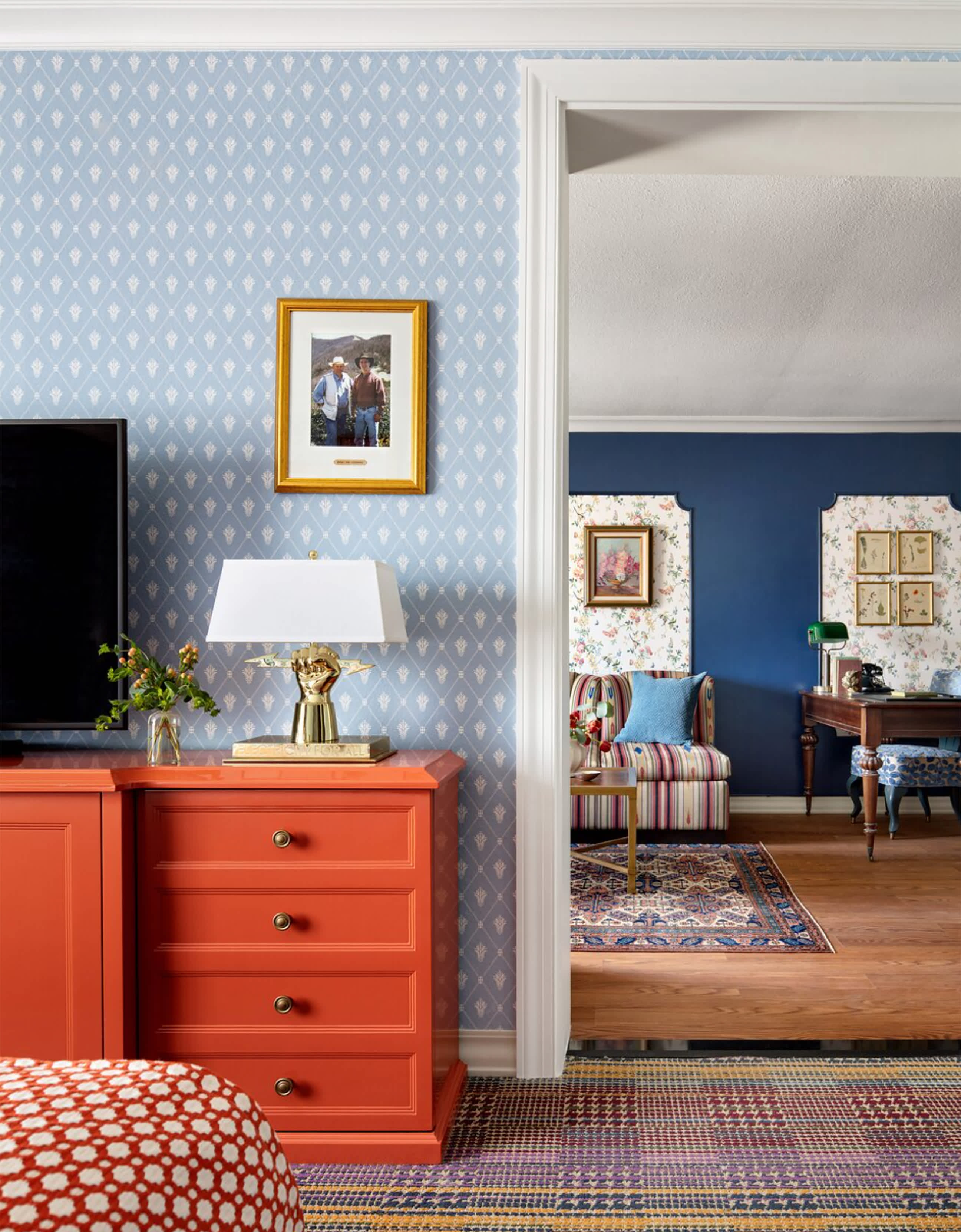 KH-Graduate-Knoxville-Suite-Dresser-Detail