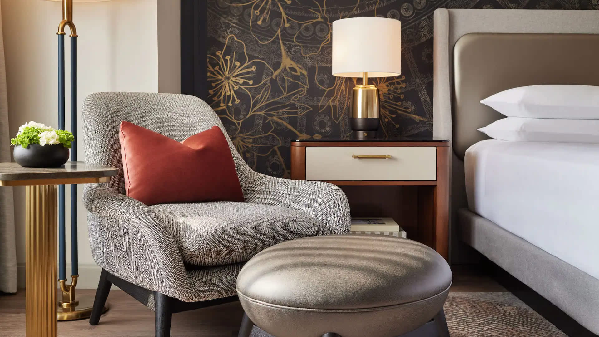 WASGH-P0289-King-Room-Chair