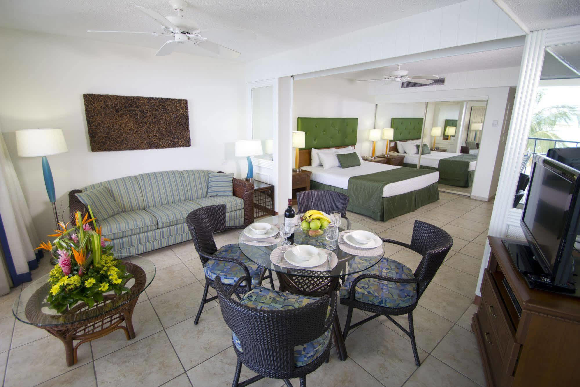 Hilton-Vacation-Club-Flamingo-Beach-Sint-Maarten-Pelican-Key-Exterior