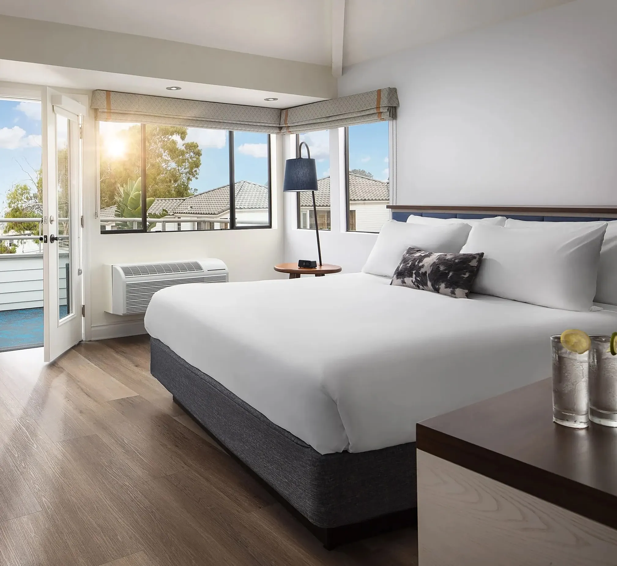 KH-HIDM-King-Standard-Ocean-View-Bed-Crop