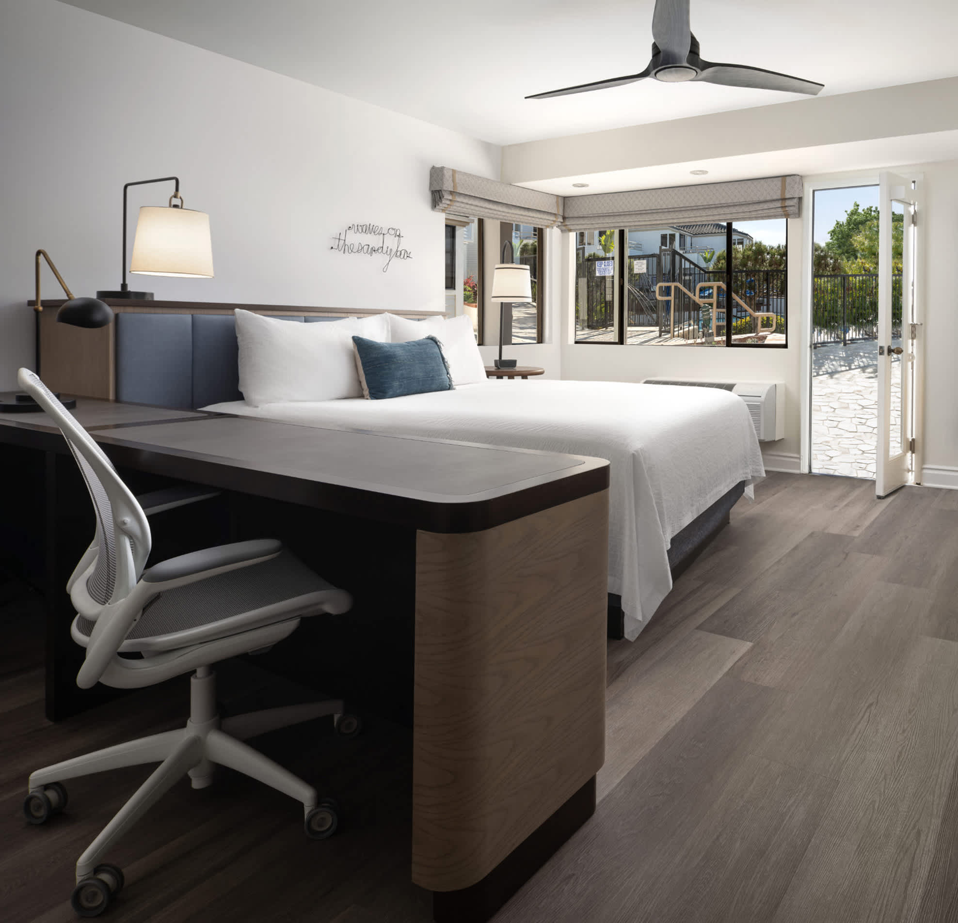 KH-HIDM-King-Standard-Sofa-Bed-Guest-Room-Desk-Crop
