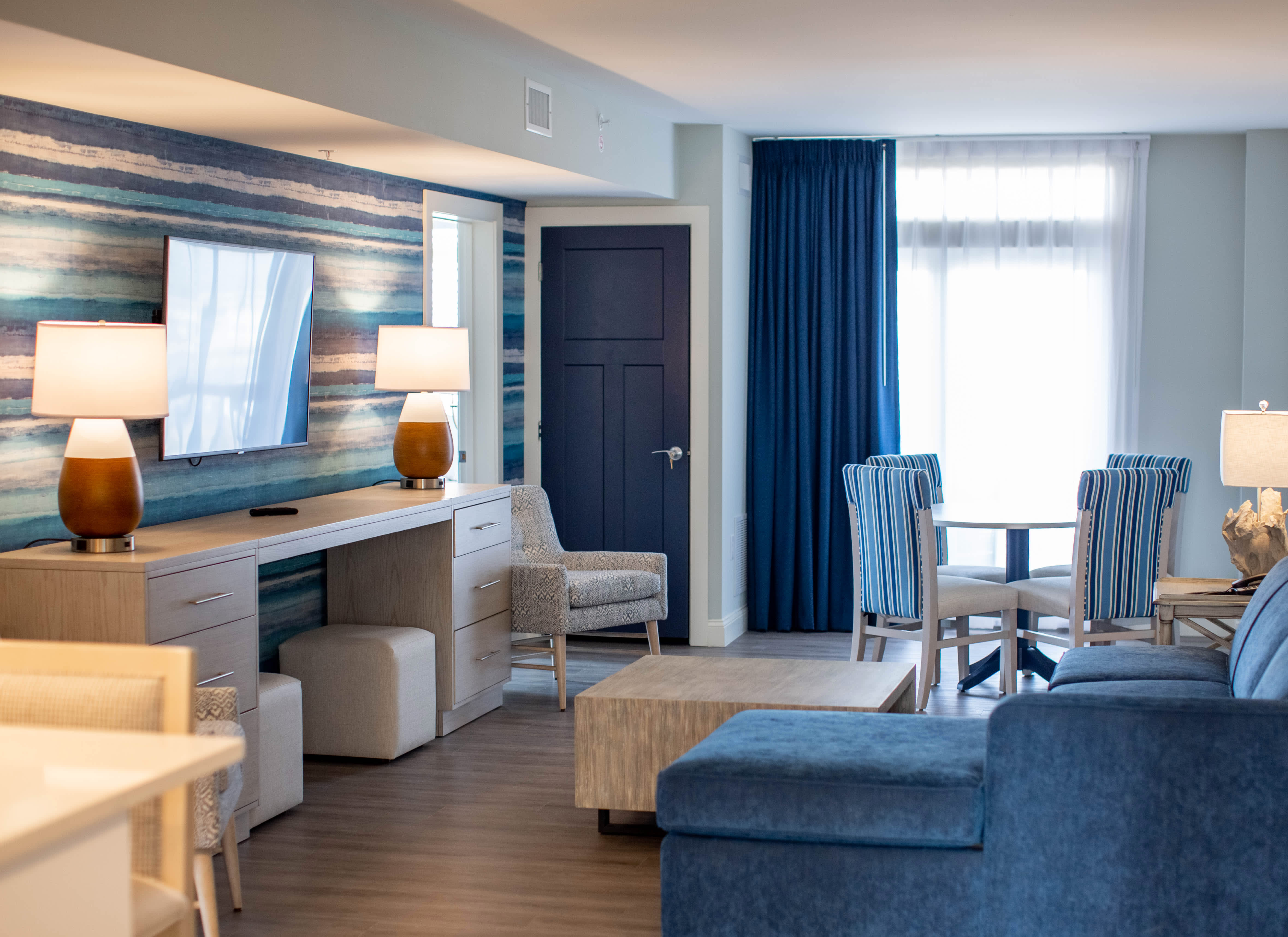 KH-HLBI-Suite-Living-1