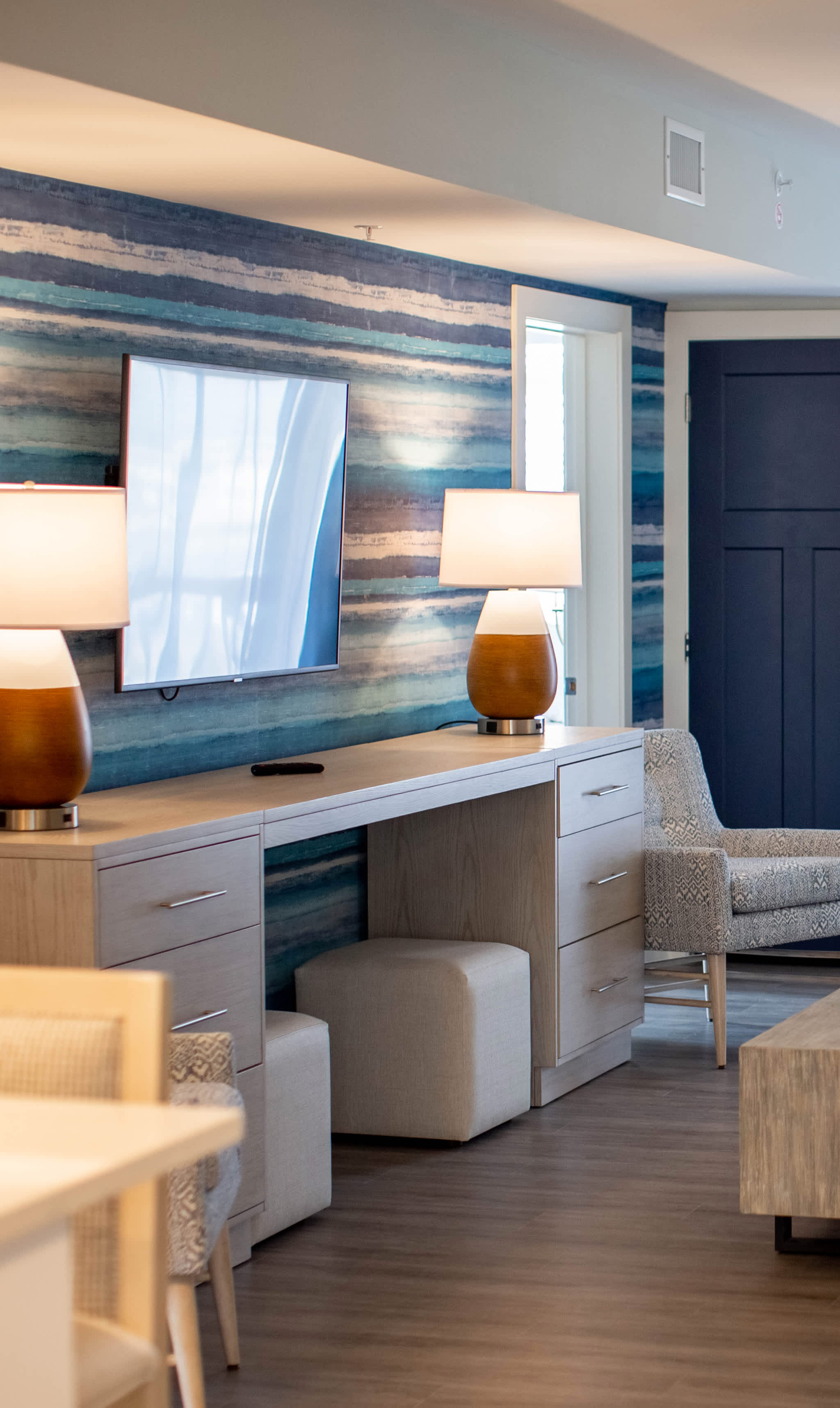 KH-HLBI-Suite-Living-1-Detail