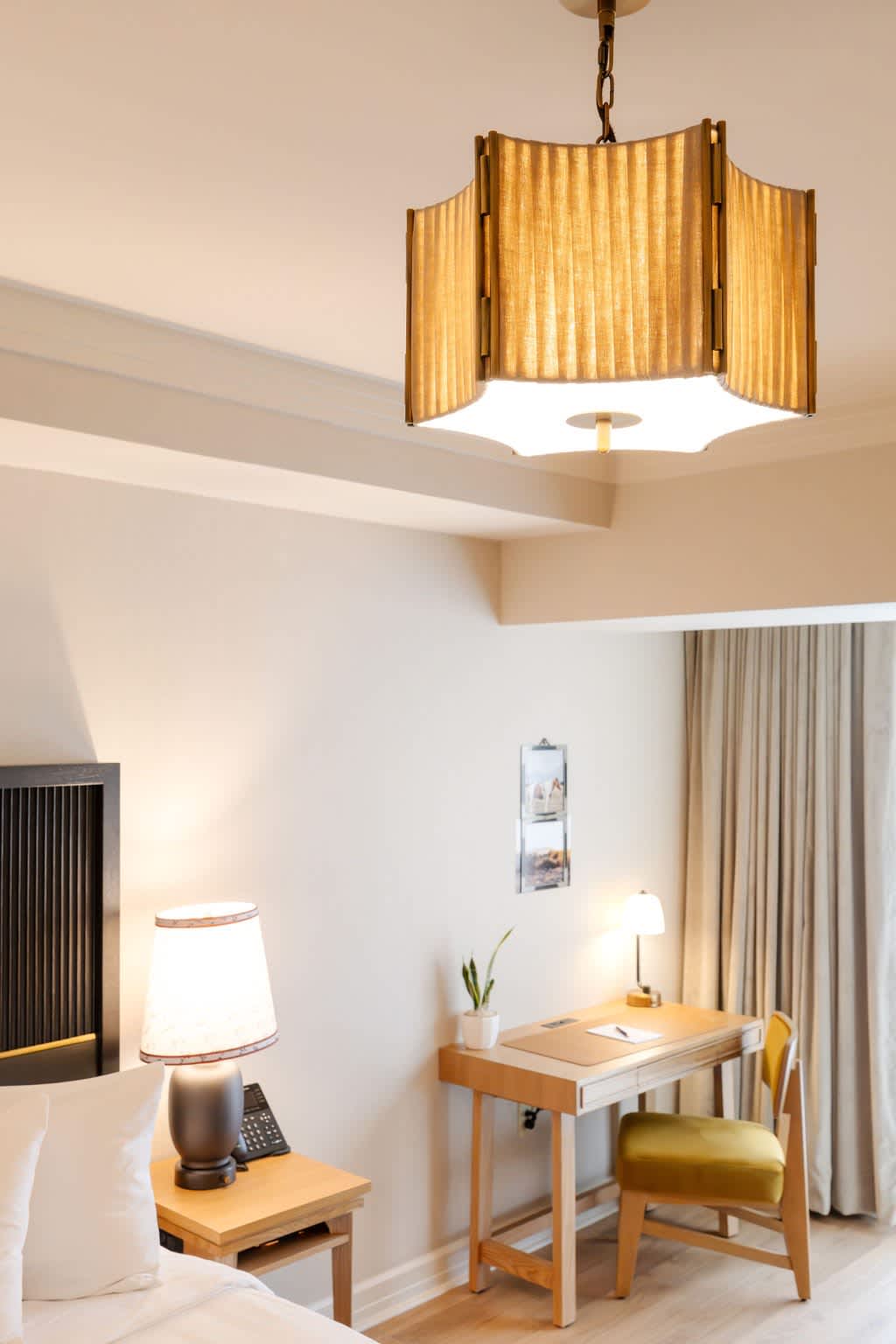 room-amped-king-vert-1