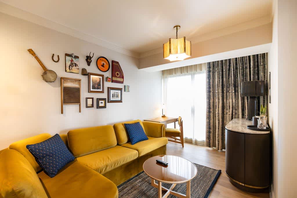 room-amped-suite-4