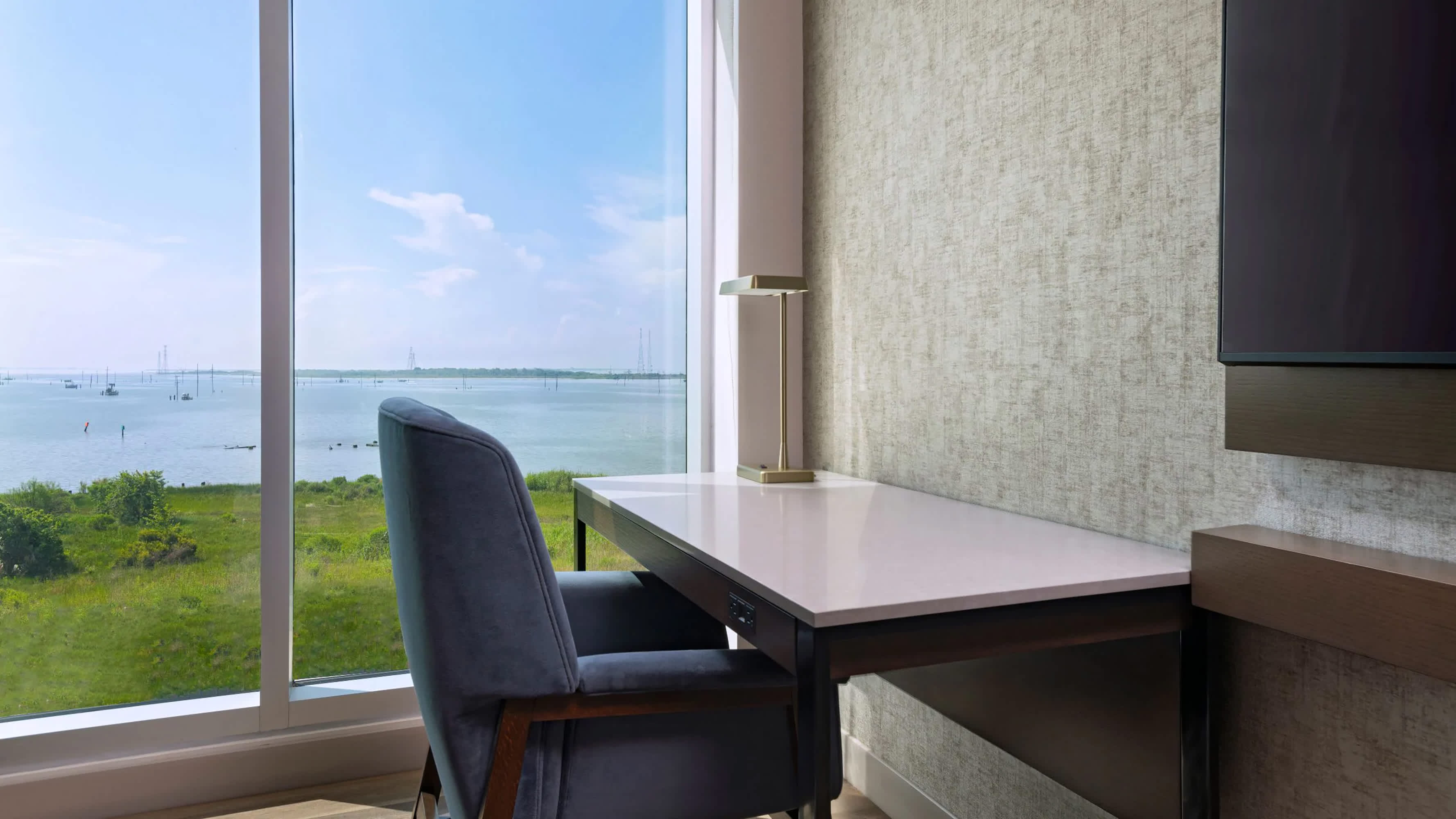KH-HRB-P0027-Guest-Room-Desk